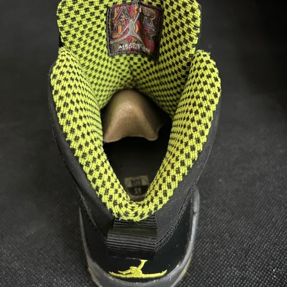 Jordan Retro 5 Venom Black Sneakers - Picture 7 of 15